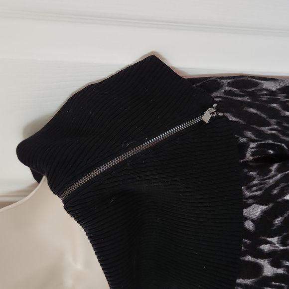 Cache Animal Print Sweater - Picture 3 of 17